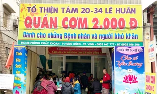 Quán cơm 2.000 đồng ở thành phố Vinh (Nghệ An) 