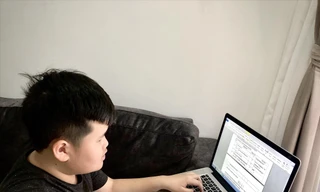 Học sinh học online 