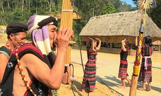 Lễ Tạ ơn rừng của đồng bào Cơ Tu. Ảnh A. N