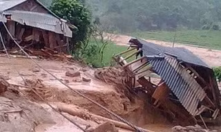Nhiều ngôi nhà bị cuốn trôi trong trận lũ tối 2/9 ở Mường Lát, Thanh Hóa. Ảnh: Hoàng Lam