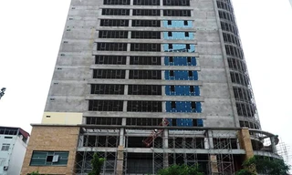 Công trình xây dựng xảy ra sự cố rơi cần trục xuống đường khiến một phụ nữ tử vong chiều 27/9 Ảnh: Nguyễn Hoàn