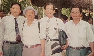 Các tác giả của Tủ sách Thanh niên gặp lại tại căn cứ T.Ư Cục Tây Ninh (năm 2004) từ trái sang, Tâm Tâm, Phạm Hậu, Lưu Quang Huyền (ảnh tư liệu của nhà báo Lưu Quang Huyền)