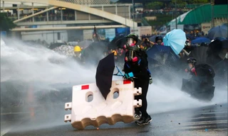 Người biểu tình bị trấn áp bằng súng phun nướcẢnh: Reuters