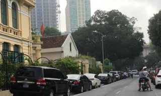 Kiểm toán Nhà nước chỉ rõ Thành phố Hà Nội vượt 57 xe công so với tiêu chuẩn, đến nay vẫn chưa sắp xếp xong. Ảnh minh họa: Tuấn Nguyễn 