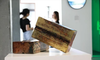 Hai trong số 315 viên gạch làm nên Obelus của Nguyễn Phi Oanh Oanh