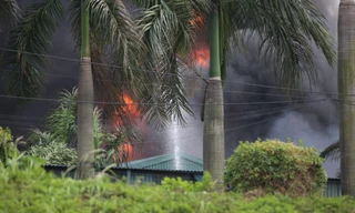 Sự cố cháy kho hóa chất ở Đức Giang, Long Biên ngày 30/6 làm dấy lên nhiều lo ngại về những “quả bom” hóa chất nổ chậm trong lòng Hà NộiẢnh: Tùng Đoàn