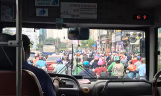 Nhiều khuyết điểm khiến hành khách ngày càng rời xa xe buýt 