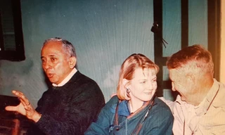 Cha con cựu trung tá Pen Purcen (bìa phải) Ảnh: Xuân Ba 