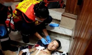 Brahim Aouissaoui khi vừa gây án và bị bắn Ảnh: NYPost