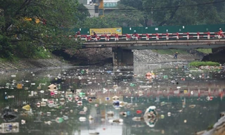 Sông Tô Lịch hiện bị ô nhiễm nghiêm trọng Ảnh: pv