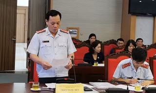 Phó Chánh Thanh tra Bộ Nội vụ Trần Ngọc Huy công bố quyết định thanh tra tại UBND tỉnh Sơn La vào tháng 10 vừa qua - Ảnh: Vietnamnet