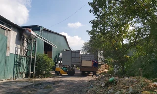 Nhà ở, nhà xưởng san sát trên đất nông nghiệpảnh: Võ Hóa 