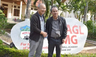 Bầu Đức chính là người đưa HLV Park Hang-seo (bìa trái) về dẫn dắt đội tuyển Việt Nam