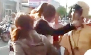 Xét xử lưu động thiếu nữ tát CSGT