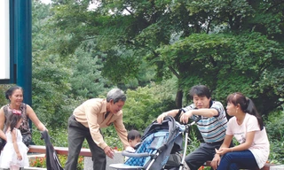 Gia đình đoàn tụ vui vẻ