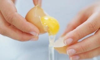 Mẹo trị mụn đầu đen với lòng trắng trứng