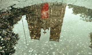 Hà Nội tĩnh mịch mùa COVID-19 qua gương soi bóng nước