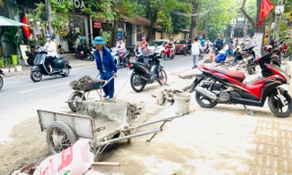 Nhiều phố Hà Nội chưa hạ ngầm theo quy định vẫn vô tư lát đá vỉa hè 