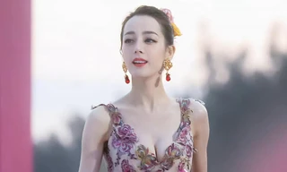 Tin tình ái bủa vây mỹ nhân Tân Cương