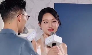 Nhan sắc khó tin tuổi 50 của Châu Tấn