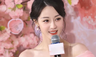 Hàng nghìn người săn đón Địch Lệ Nhiệt Ba