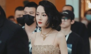 Địch Lệ Nhiệt Ba bị sàm sỡ ở sân bay