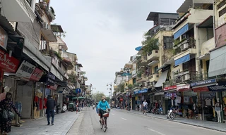 Con đường 'kim cương' Thủ đô hiu quạnh vì Covid-19