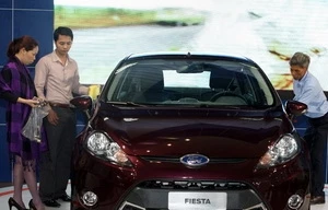 Thị trường ôtô khởi sắc nhờ mua xe 'chạy thuế'