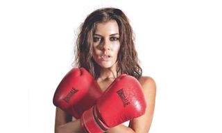 Sân cỏ sóng gió, ái tình