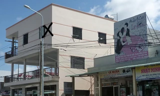 Chủ tịch huyện xây nhà lấn vỉa hè