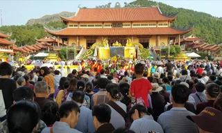 Chùa Ba Vàng bị cho là truyền bá “vong báo oán” thu tiền bất chính 