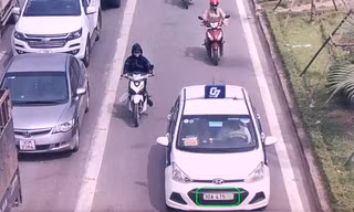 CSGT Hà Nội cho biết, trong 6 tháng qua đã chuyển Cục Đăng kiểm hàng trăm trường hợp vi phạm luật giao thông qua hình ảnh camera. Trong ảnh, xe vi phạm trên làn đường BRT. Ảnh: Trọng Đảng 