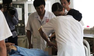 Nhiều thanh niên nhập viện vì loạn thần do chơi game. ảnh: hồng vĩnh