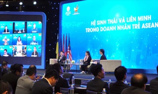 Các diễn giả, khách mời trao đổi tại chương trình. Ảnh: Xuân Tùng