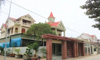 Ở Đô Thành có hàng chục ngôi nhà khang trang đang xây mới