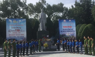 Tượng đài Hoàng Văn Thụ sừng sững giữa thành phố Lạng Sơn. Ảnh: Duy Chiến