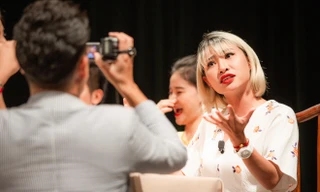 Hoàng Trang nhận một vai nhỏ trong vở “Nàng Kiều” (đạo diễn Amélie Niermeyer) do cô viết kịch bản