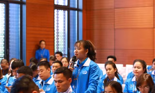 Chị Nguyễn Quỳnh Trang, Bí thư Quận Đoàn, Chủ tịch Hội LHTN quận Hoàng Mai chia sẻ tại diễn đàn. Ảnh: Đức Văn