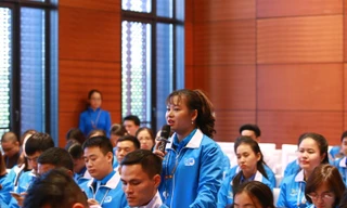 Chị Nguyễn Quỳnh Trang, Bí thư Quận Đoàn, Chủ tịch Hội LHTN quận Hoàng Mai chia sẻ tại diễn đàn. Ảnh: Đức Văn