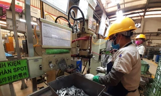 Người lao động mong được hỗ trợ một phần tiền lương trong thời gian phải nghỉ việc 