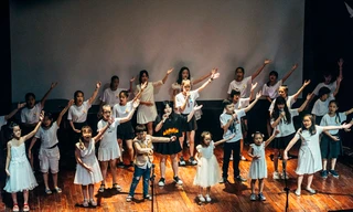 ​ Các bạn nhỏ khuyết tật và có hoàn cảnh khó khăn ở chùa Đức Sơn tự tin trên sân khấu L’espace