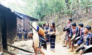 Đoàn nhà trai đưa con đi ở rể