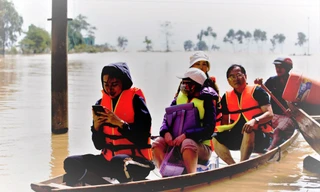 Ban Tổ chức Hoa hậu Việt Nam 2020 thực hiện công tác cứu trợ miền Trung. Ảnh: Minh Đức