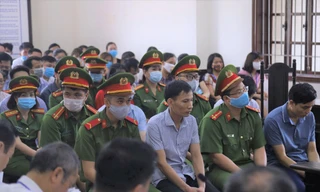 Các bị cáo tại TAND tỉnh Hòa Bình 