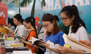Còn thiếu vắng sách lịch sử hấp dẫn bạn đọc trẻ. Ảnh: TOAN TOAN 