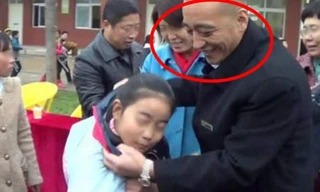 Triệu Chí Dũng khi đi làm từ thiện 