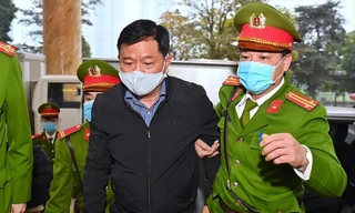 Bị cáo Đinh La Thăng tại tòa án Hà Nội