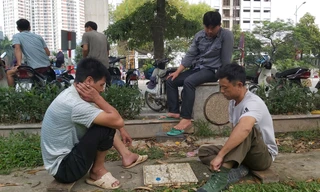 Không có việc làm, lao động giải trí bằng môn cờ tướng