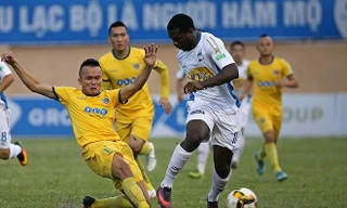 Thanh Hóa (trái) quyết đòi nợ HAGL ngay tại Pleiku ảnh: VSI