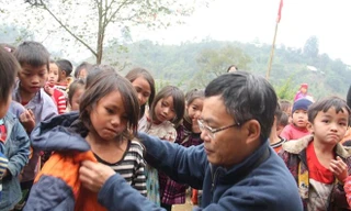 Trần Đăng Tuấn trong một chuyến lên vùng cao. Ảnh Chương trình CCT 